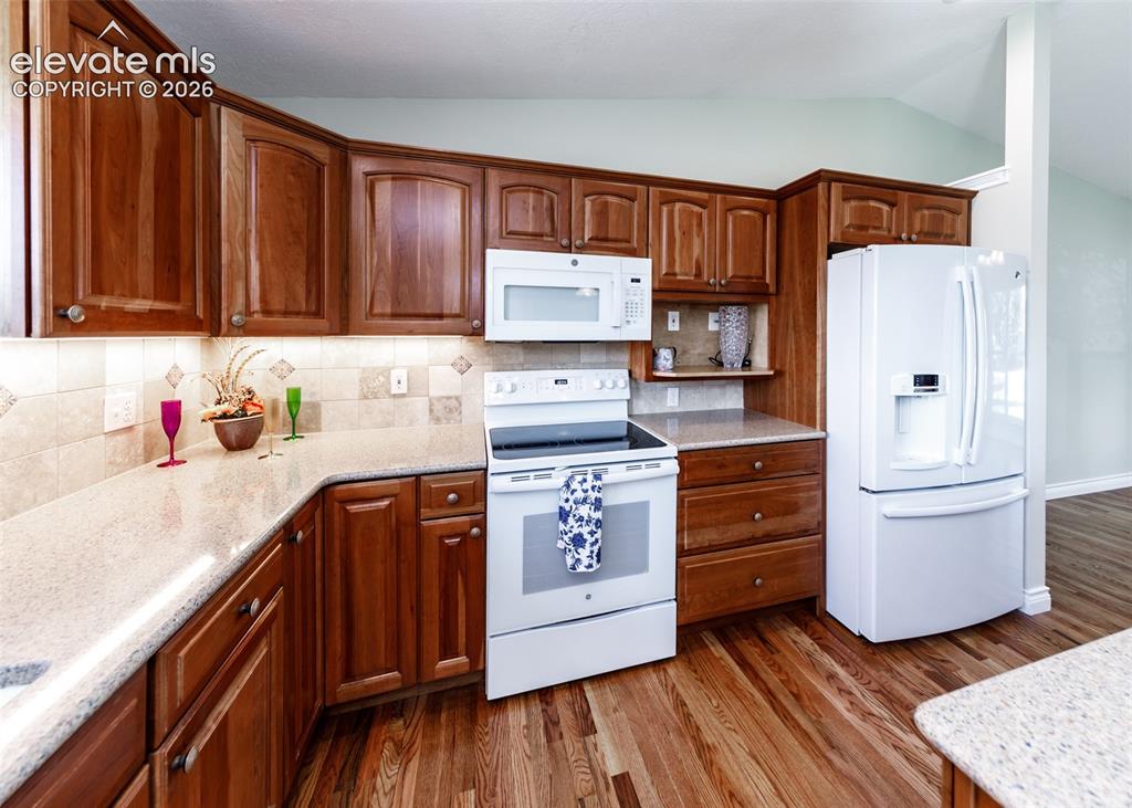 Image 10 of 34: Kitchen