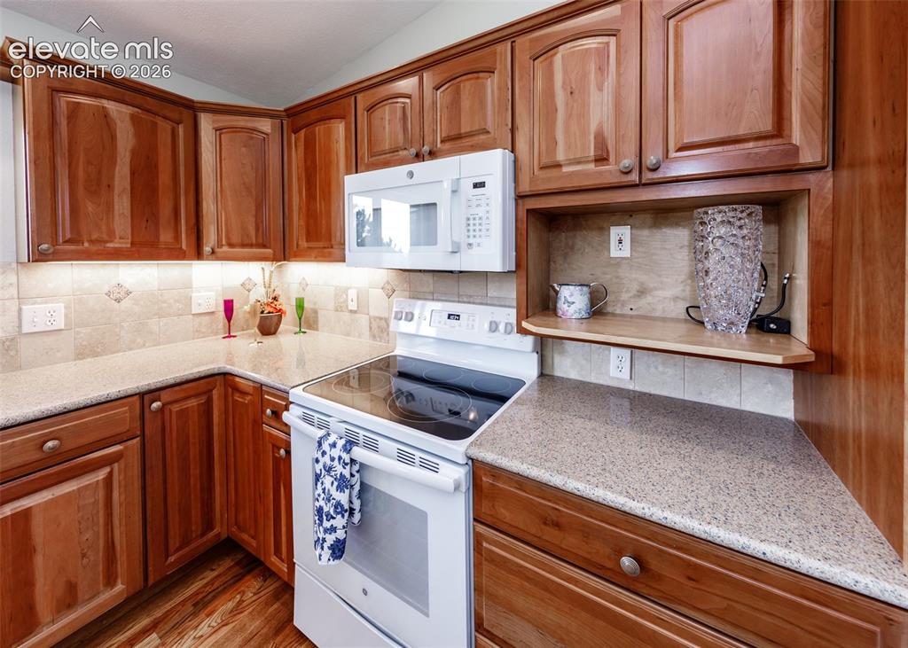 Image 11 of 34: Kitchen