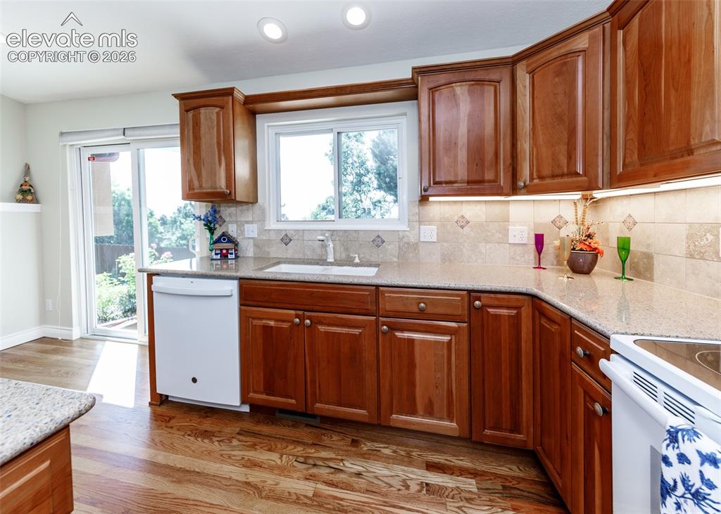 Image 12 of 34: Kitchen