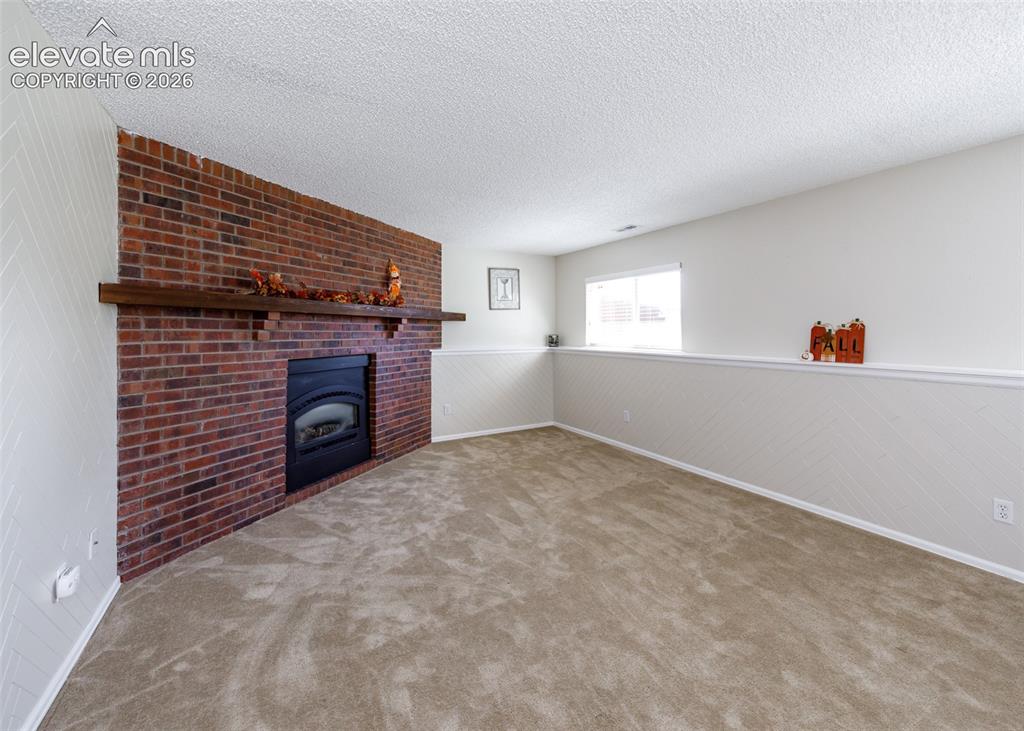 Image 18 of 34: Family Room