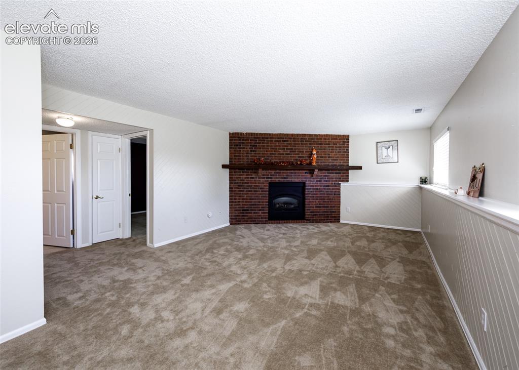 Image 19 of 34: Family Room