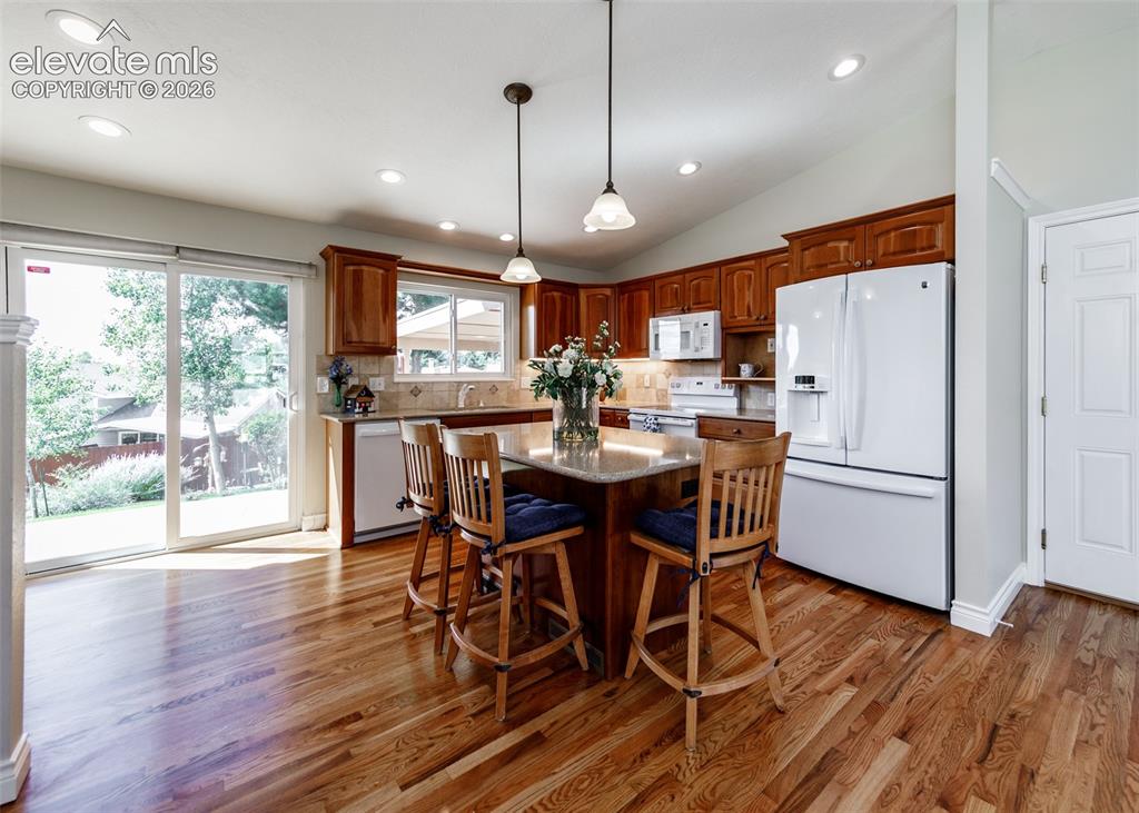 Image 8 of 34: Kitchen