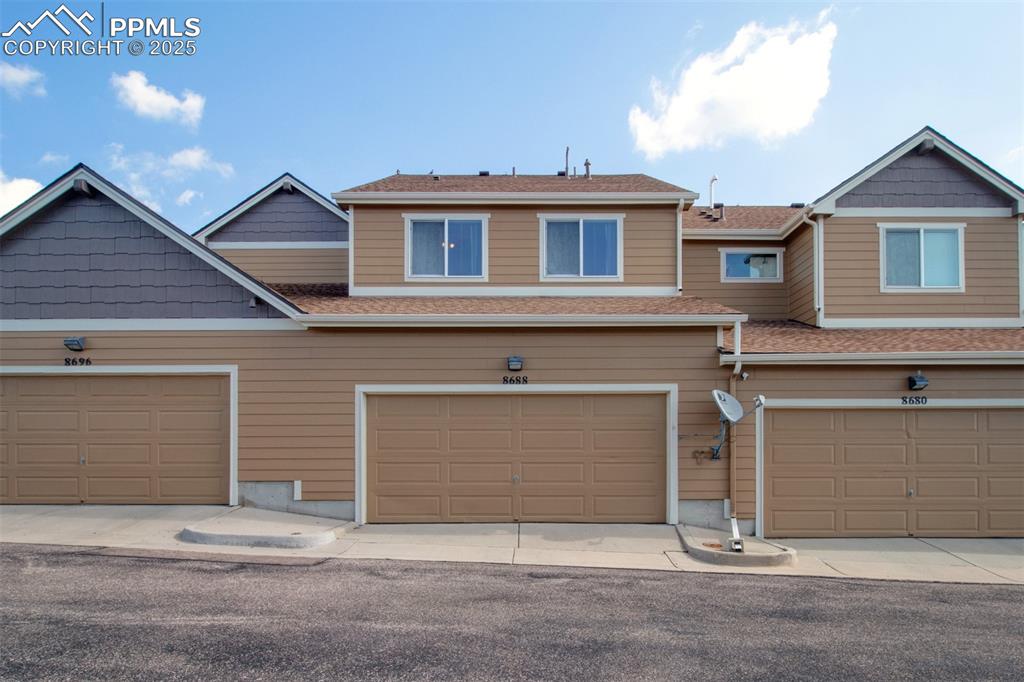 Image 13 of 24: View of back of town home