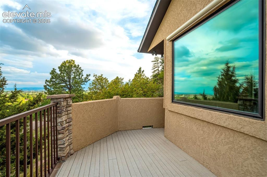 Image 19 of 50: Balcony