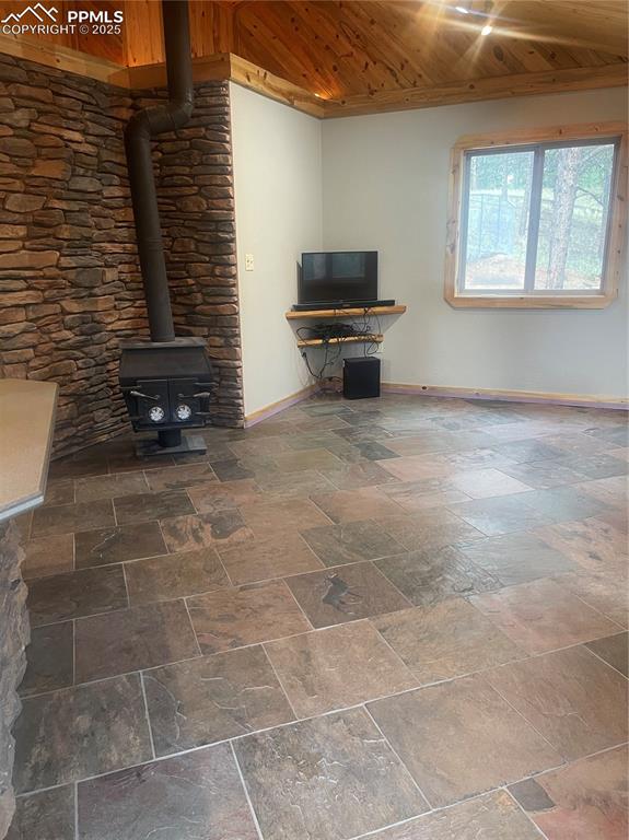 Image 15 of 45: Living Room