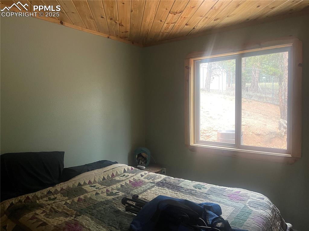 Image 17 of 45: Bedroom