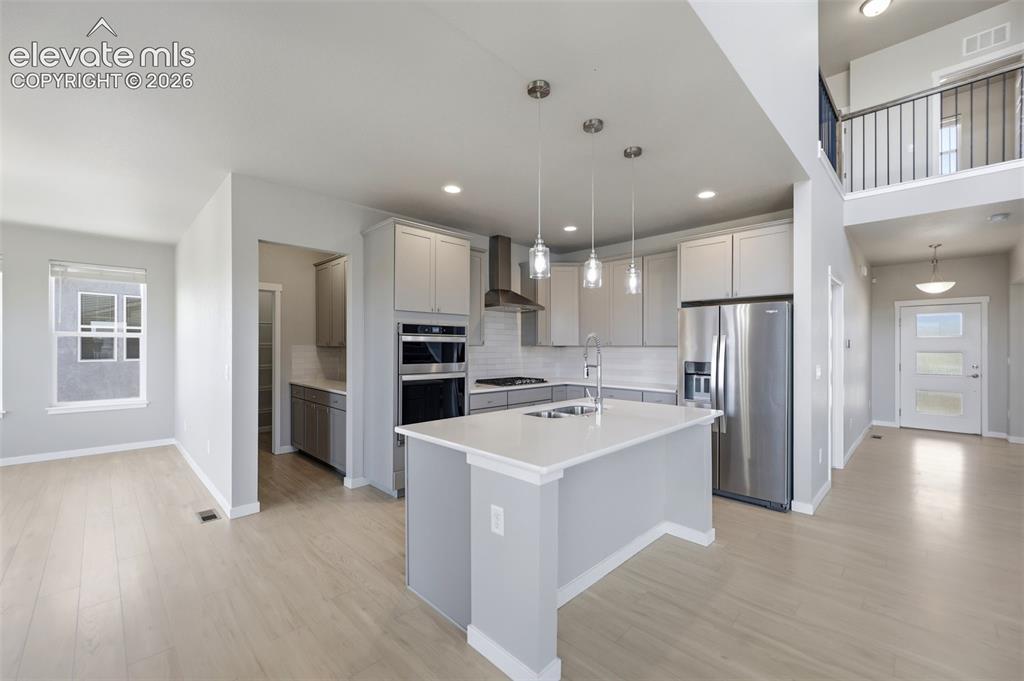Image 10 of 49: Kitchen