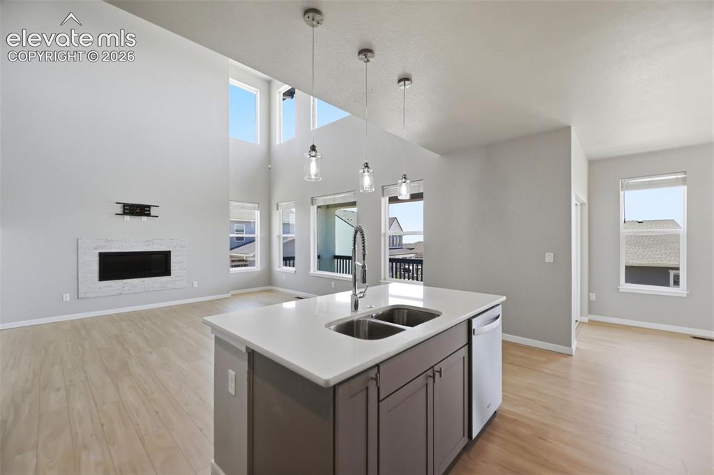 Image 12 of 49: Kitchen