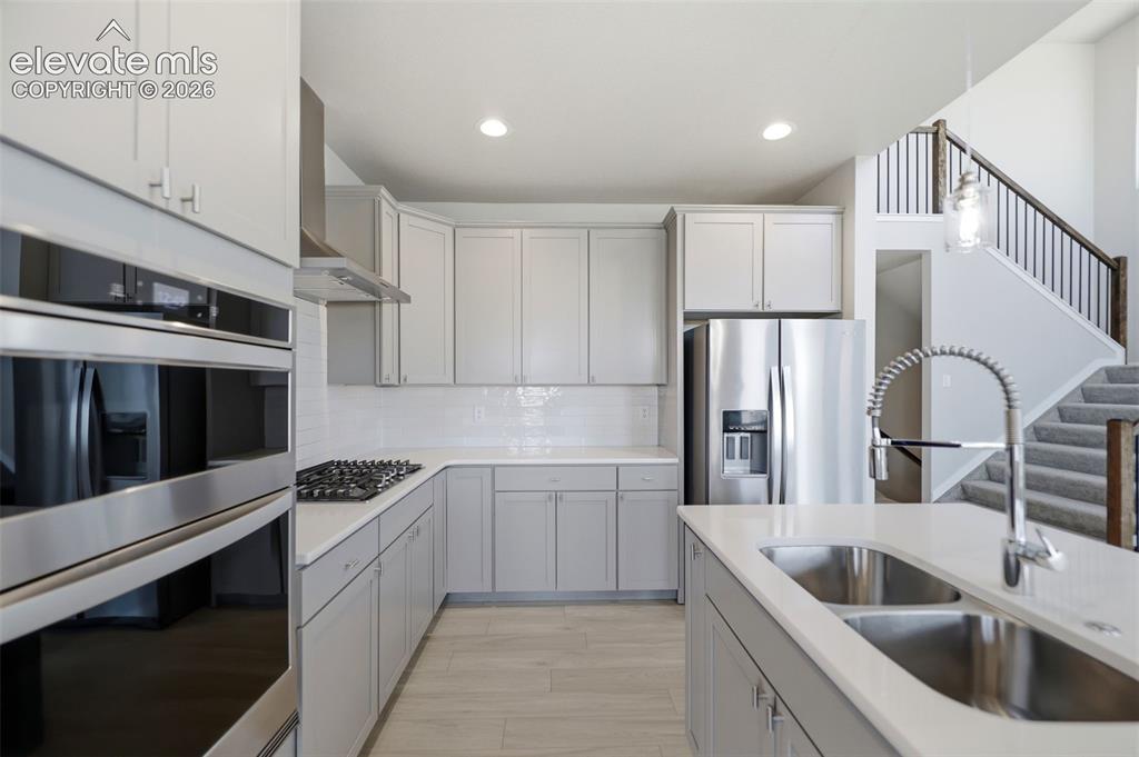 Image 13 of 49: Kitchen
