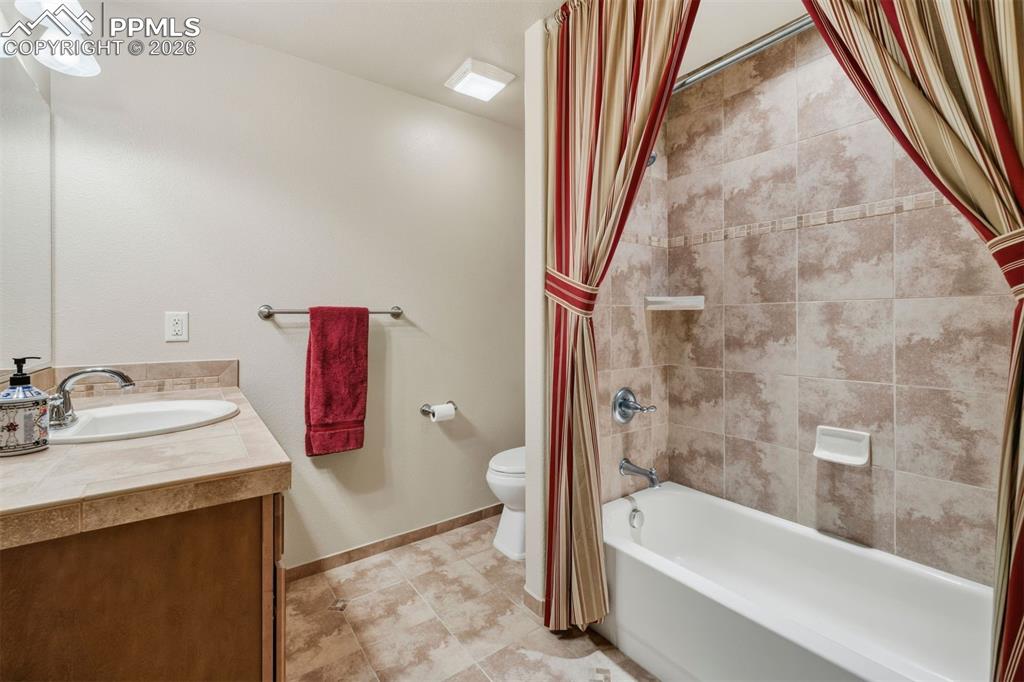 Image 36 of 50: Basmen full bathroom 