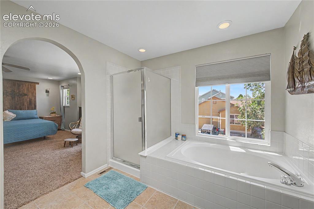 Image 11 of 25: Bathroom