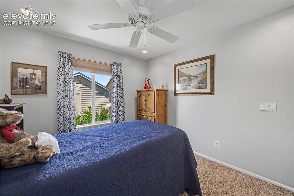 Image 14 of 25: Bedroom