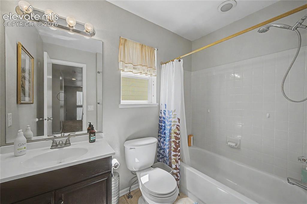 Image 15 of 25: Bathroom