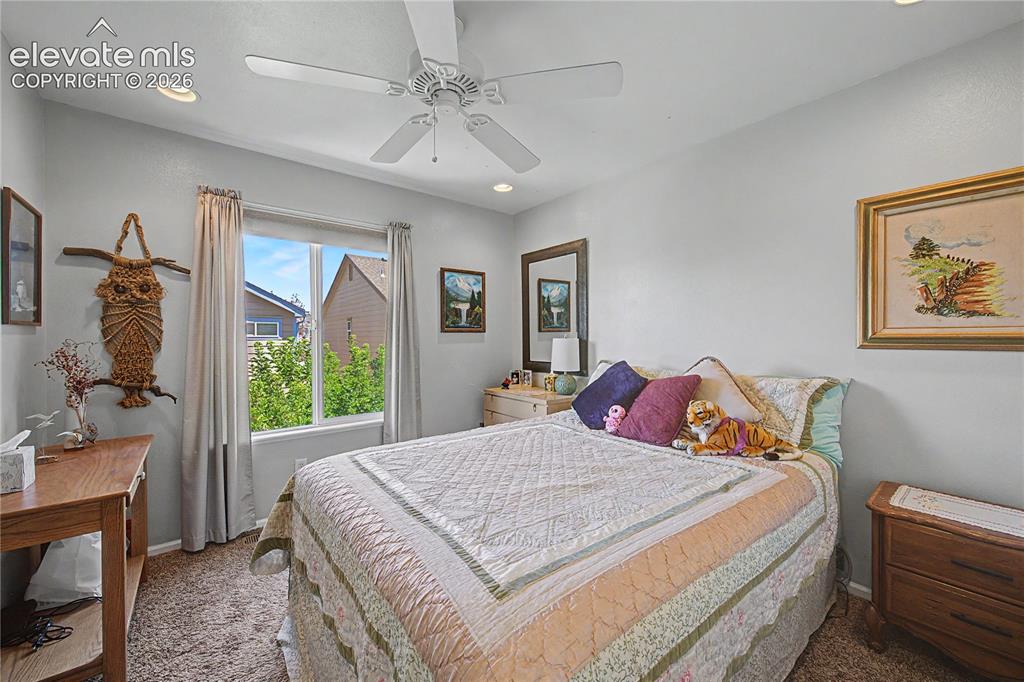 Image 16 of 25: Bedroom