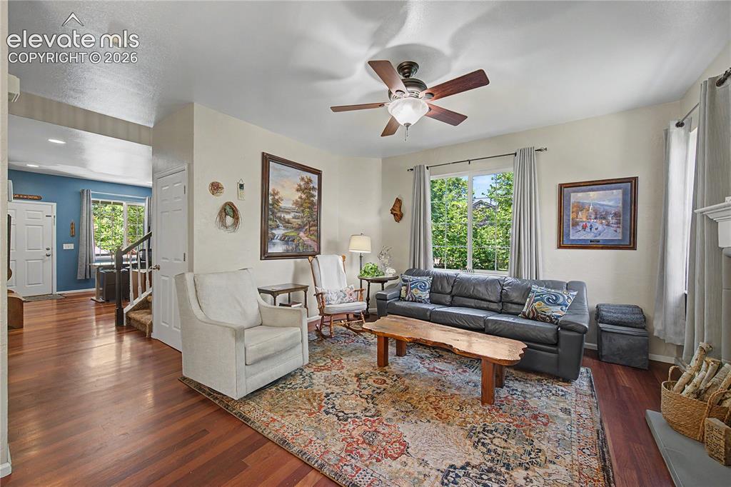 Image 19 of 25: Family Room