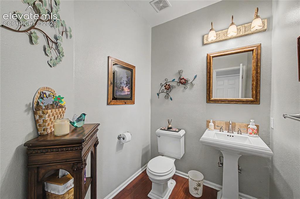 Image 6 of 25: Bathroom