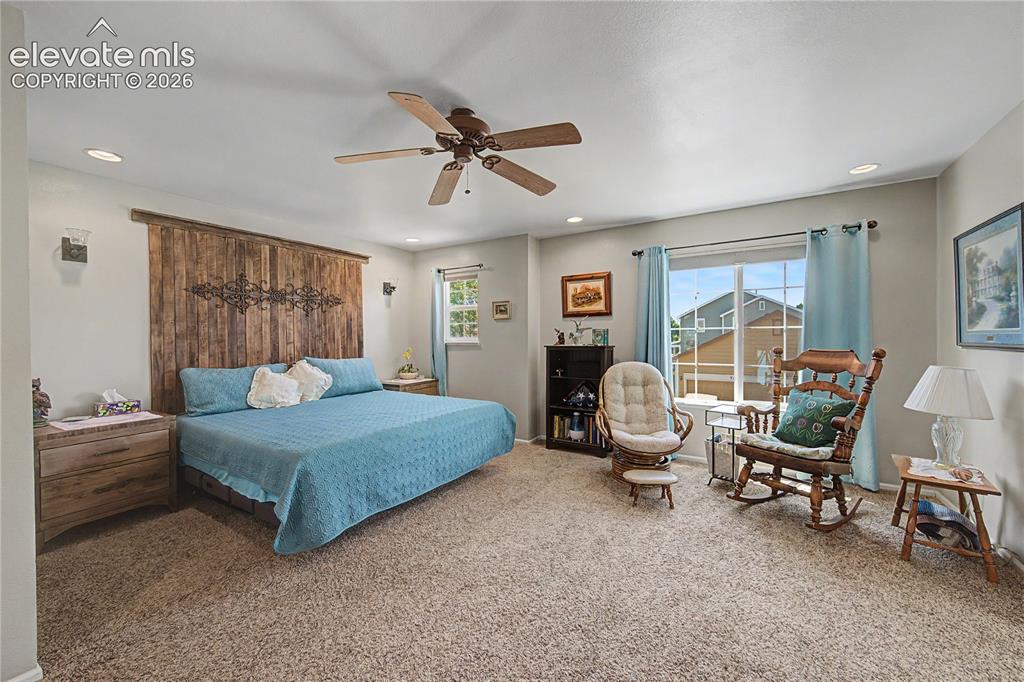 Image 9 of 25: Bedroom