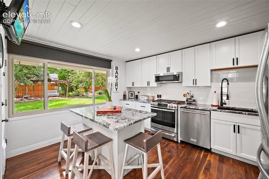Image 11 of 48: Kitchen