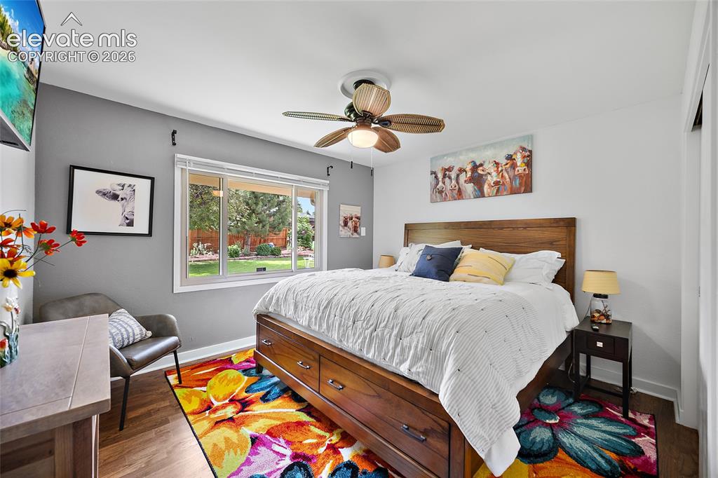 Image 19 of 48: Bedroom
