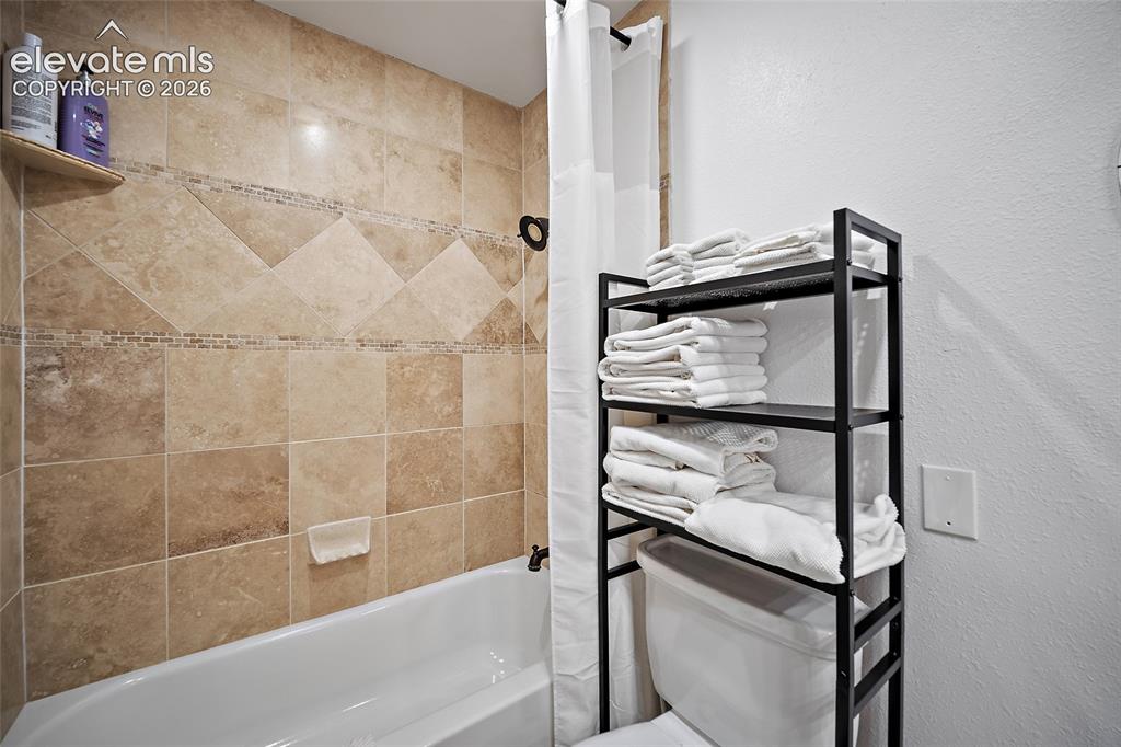 Image 29 of 48: Bathroom
