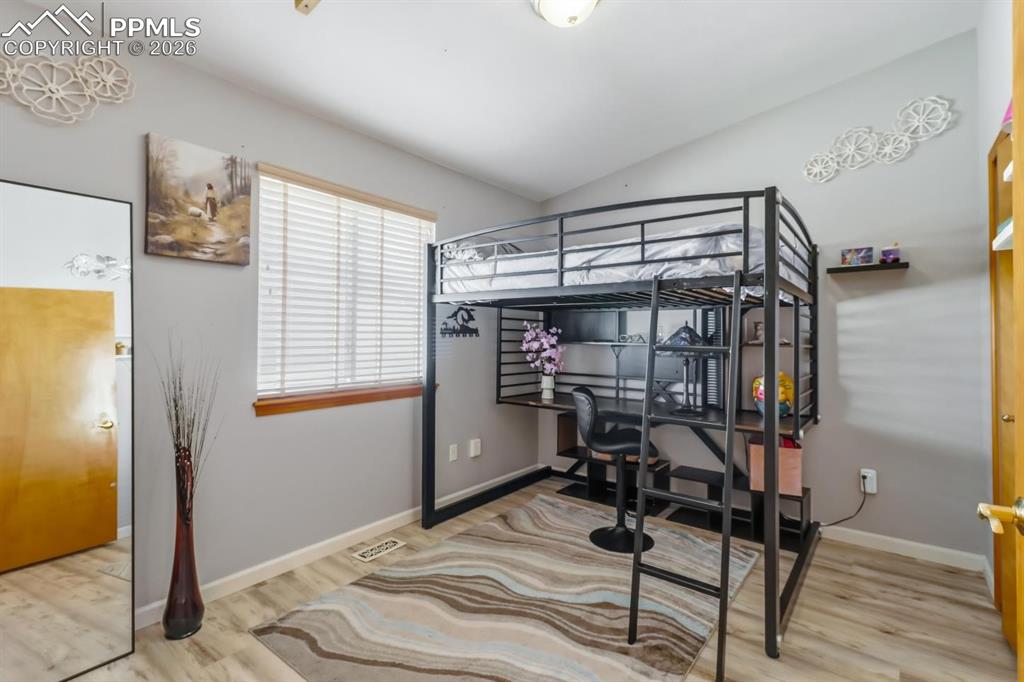 Image 22 of 42: Bedroom