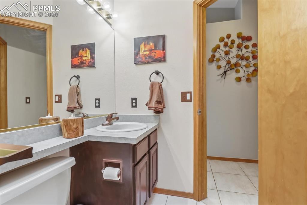 Image 23 of 42: Bathroom