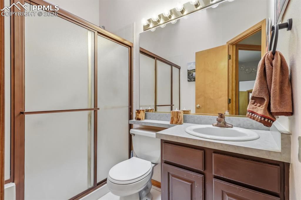 Image 24 of 42: Bathroom