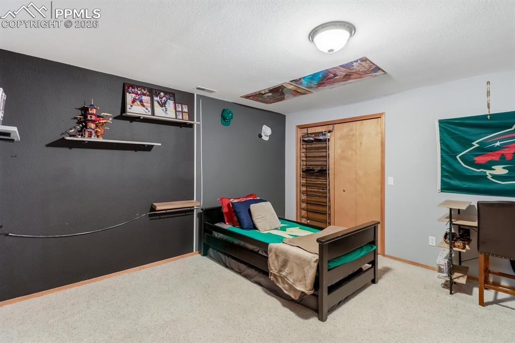 Image 32 of 42: Bedroom