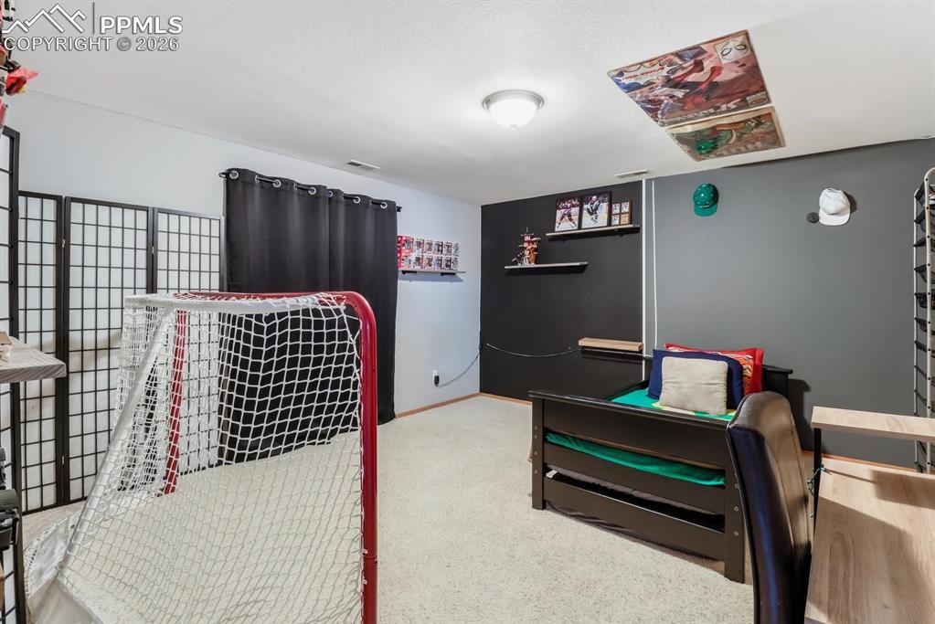 Image 34 of 42: Bedroom