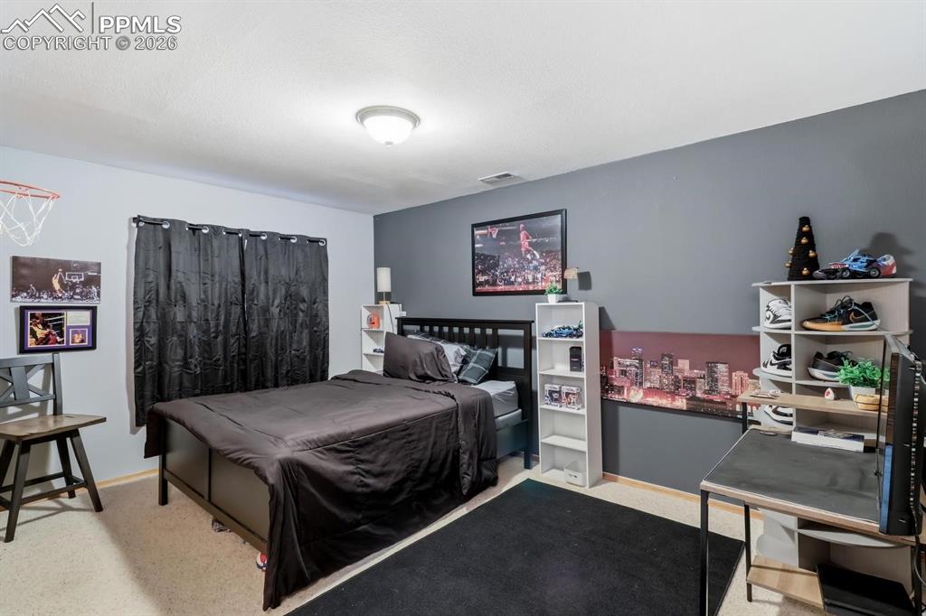 Image 36 of 42: Bedroom