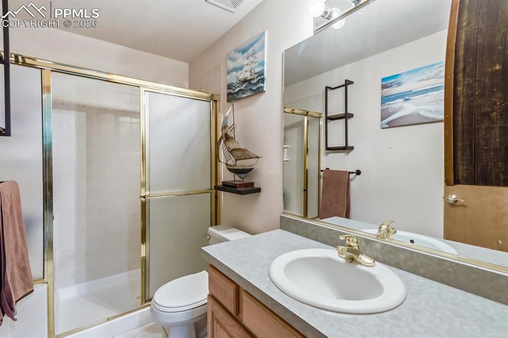 Image 39 of 42: Bathroom