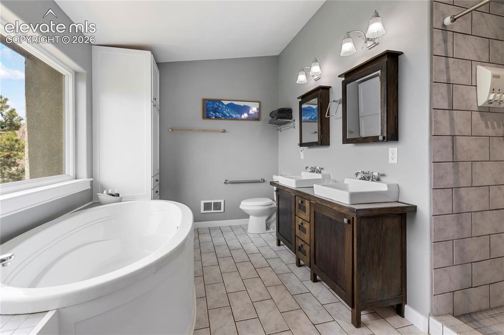 Image 19 of 31: Primary bedroom 5 piece bath