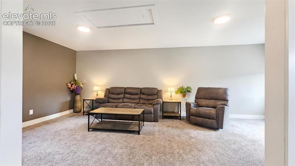 Image 11 of 31: Wall-to-wall carpeting
