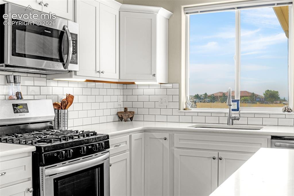 Image 15 of 34: Kitchen