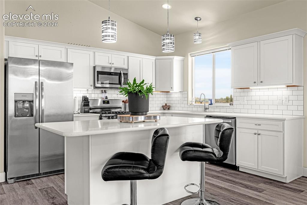 Image 17 of 34: Kitchen