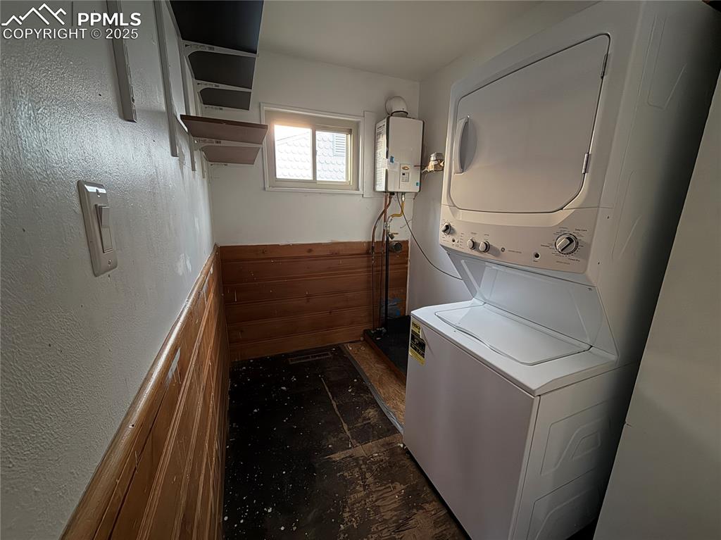 Image 15 of 19: Laundry