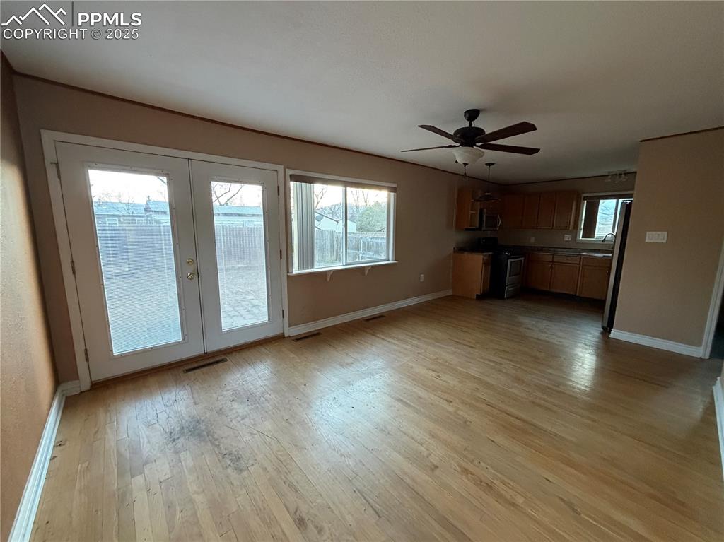 Image 3 of 19: Living Room