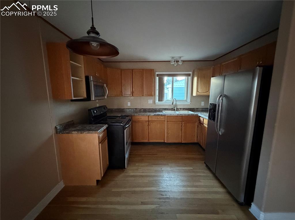 Image 5 of 19: Kitchen