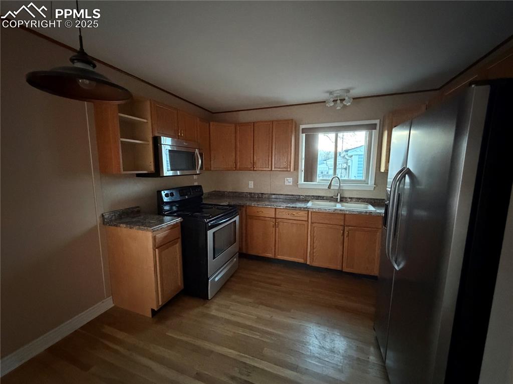 Image 6 of 19: Kitchen