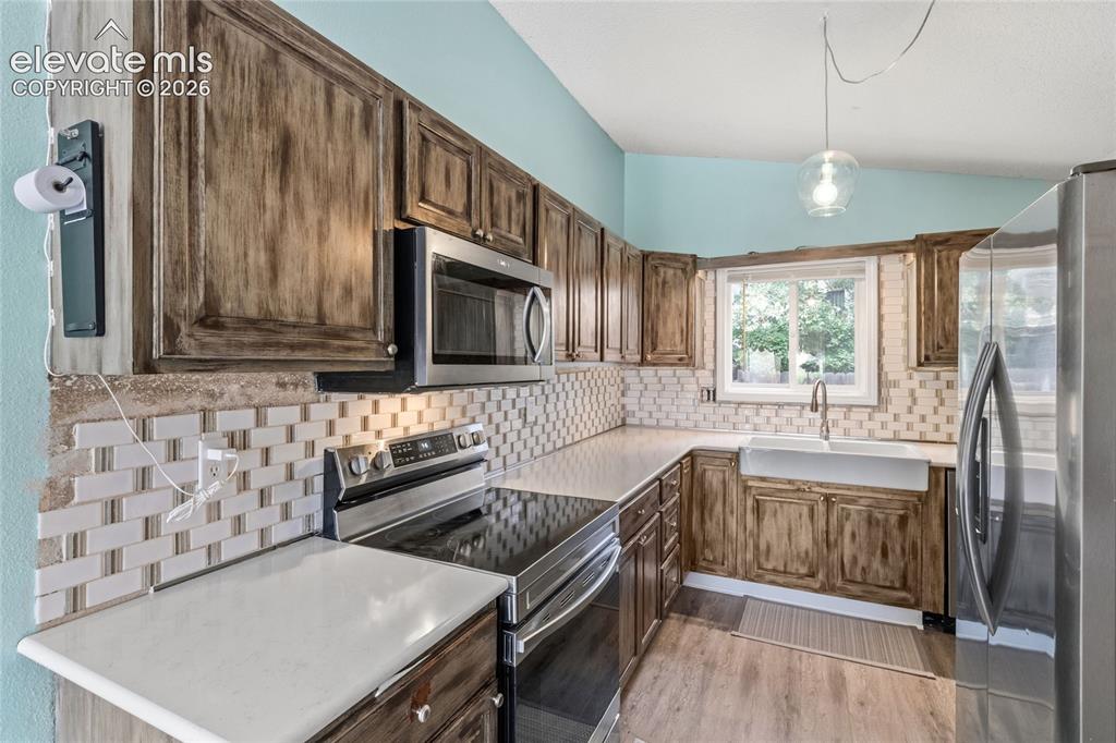 Image 11 of 34: Kitchen