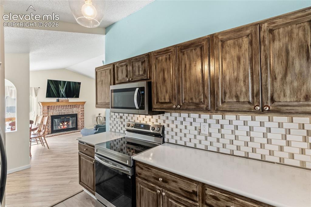 Image 14 of 34: Kitchen