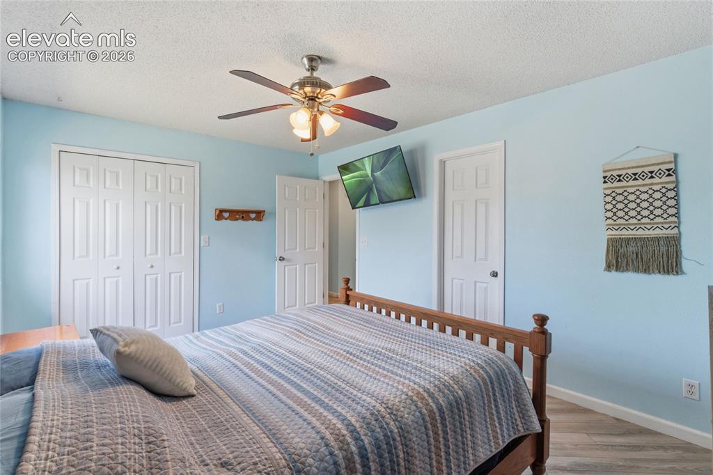 Image 19 of 34: Bedroom