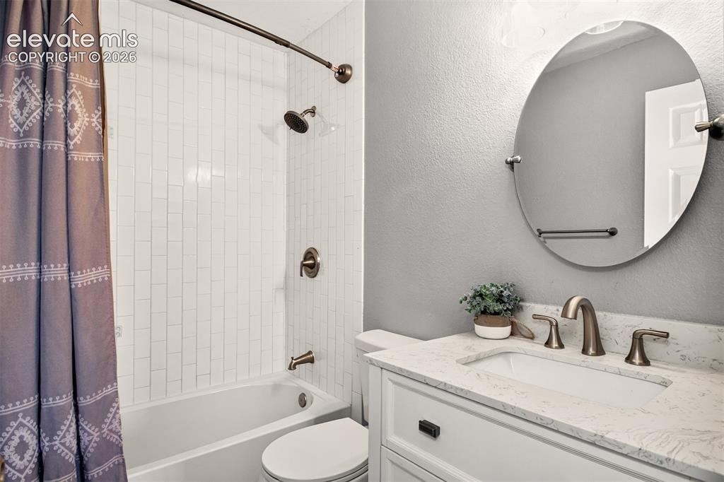 Image 14 of 36: Bathroom