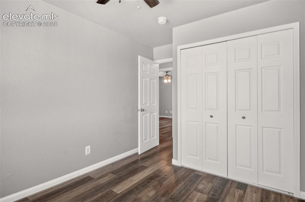 Image 16 of 36: Bedroom