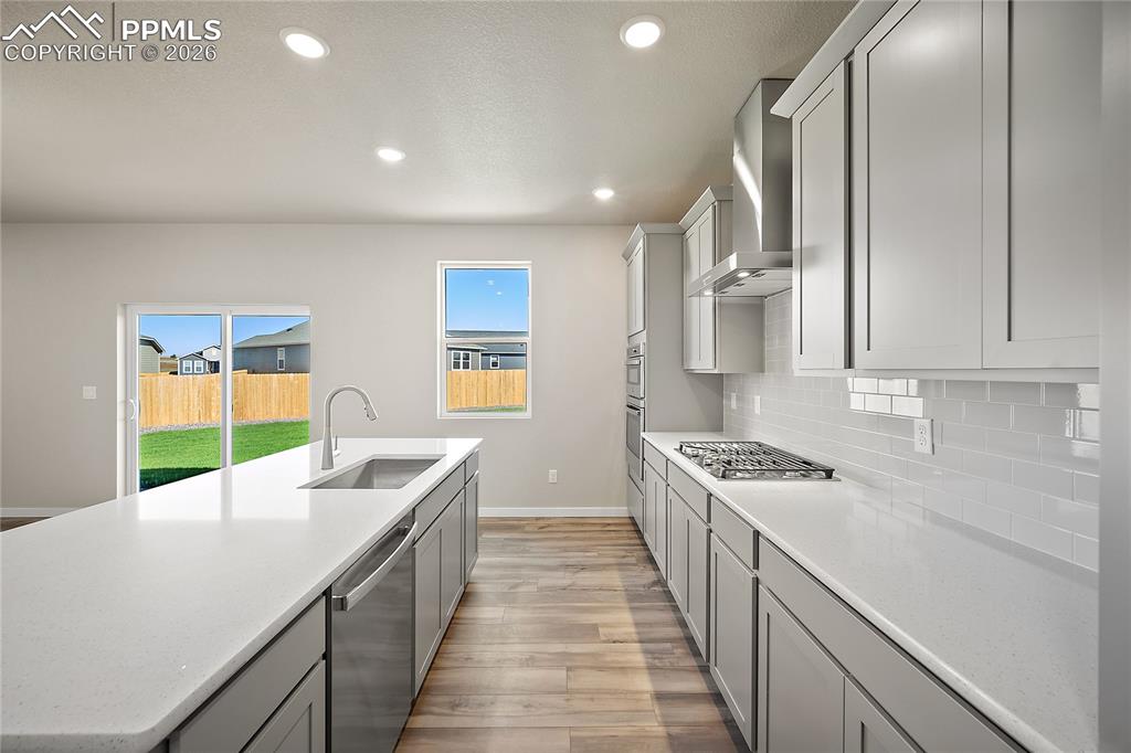 Image 16 of 49: Kitchen