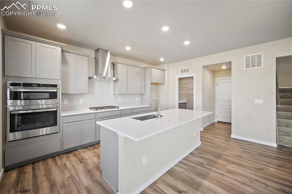 Image 20 of 49: Kitchen