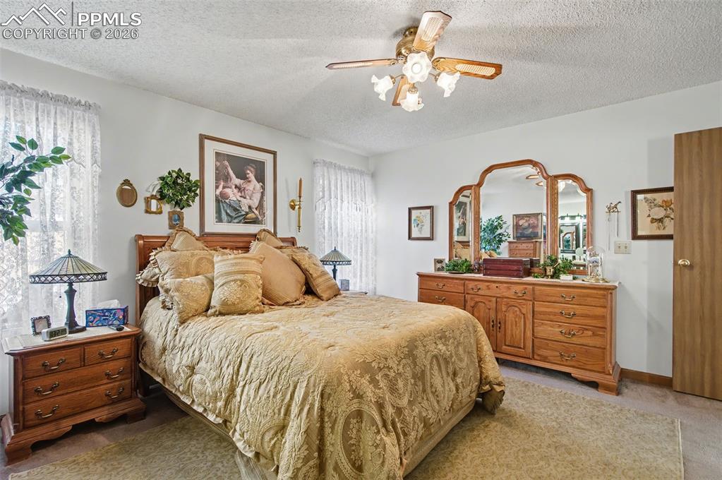 Image 17 of 48: primary bedroom