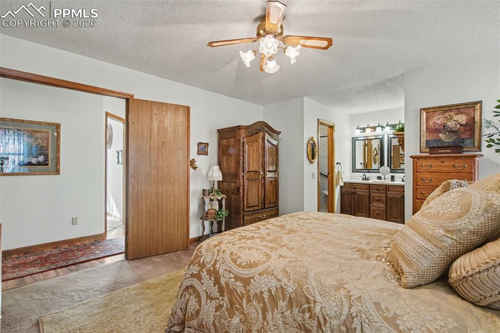 Image 18 of 48: primary bedroom