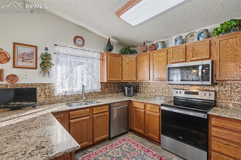 Image 9 of 48: Kitchen
