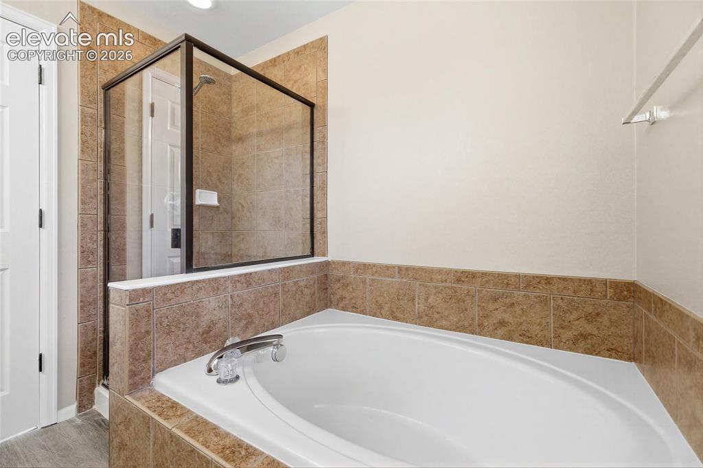 Image 25 of 39: Bathroom